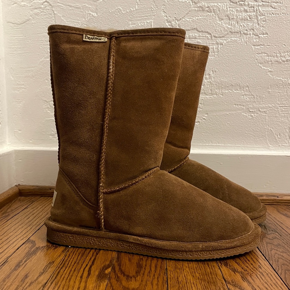 BearPaw Eva Boots Size 8 - NEW IN BOX